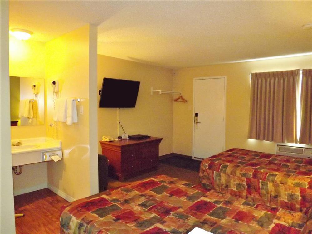 Canadas Best Value Inn Whitecourt Oda fotoğraf