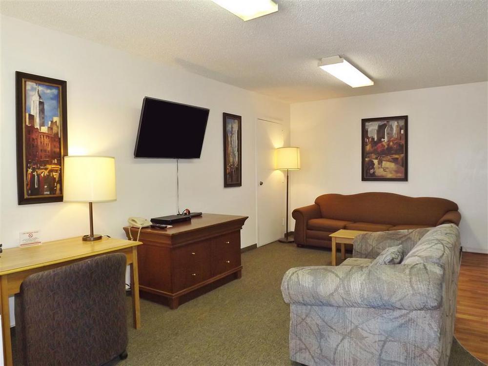 Canadas Best Value Inn Whitecourt Oda fotoğraf