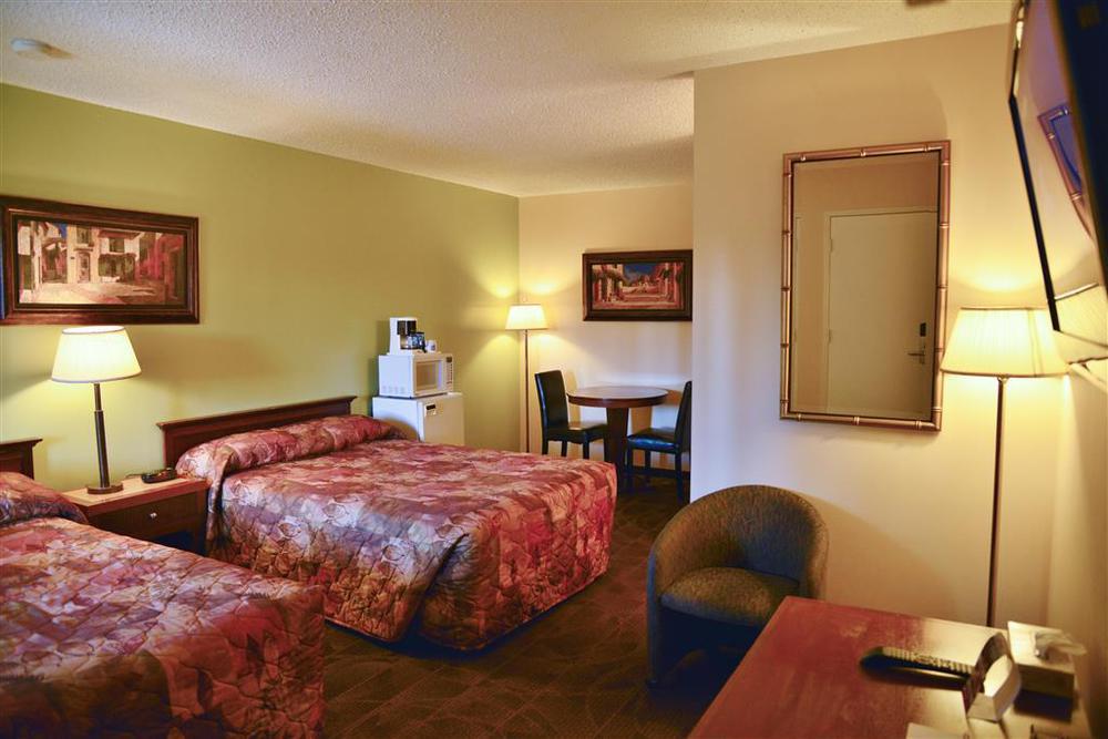 Canadas Best Value Inn Whitecourt Oda fotoğraf