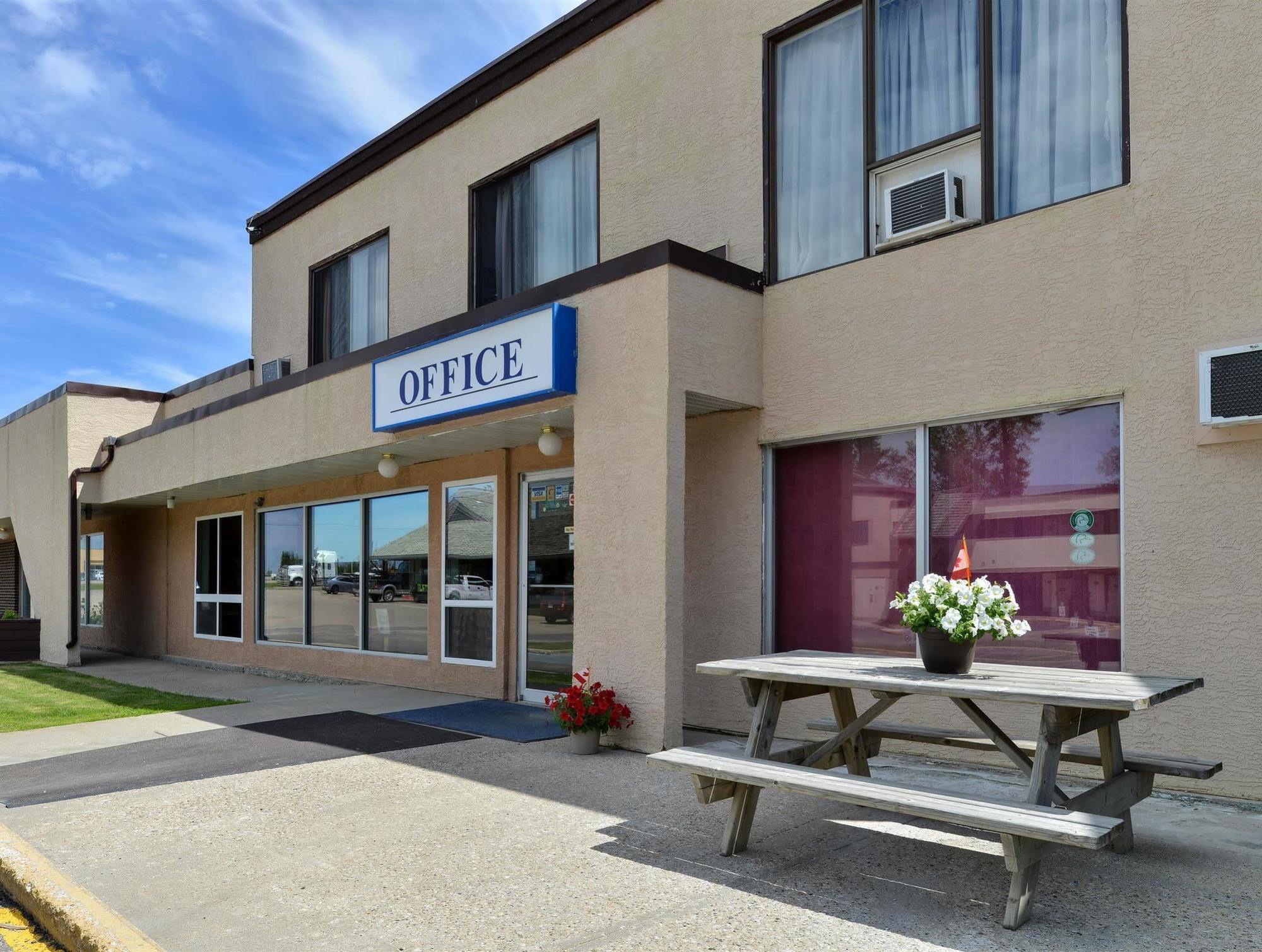 Canadas Best Value Inn Whitecourt Dış mekan fotoğraf