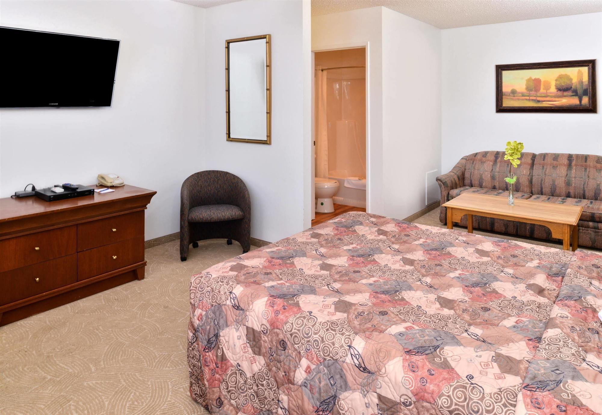 Canadas Best Value Inn Whitecourt Dış mekan fotoğraf