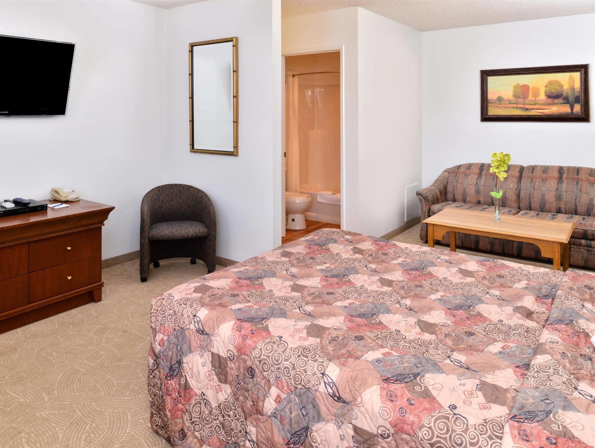 Canadas Best Value Inn Whitecourt Dış mekan fotoğraf