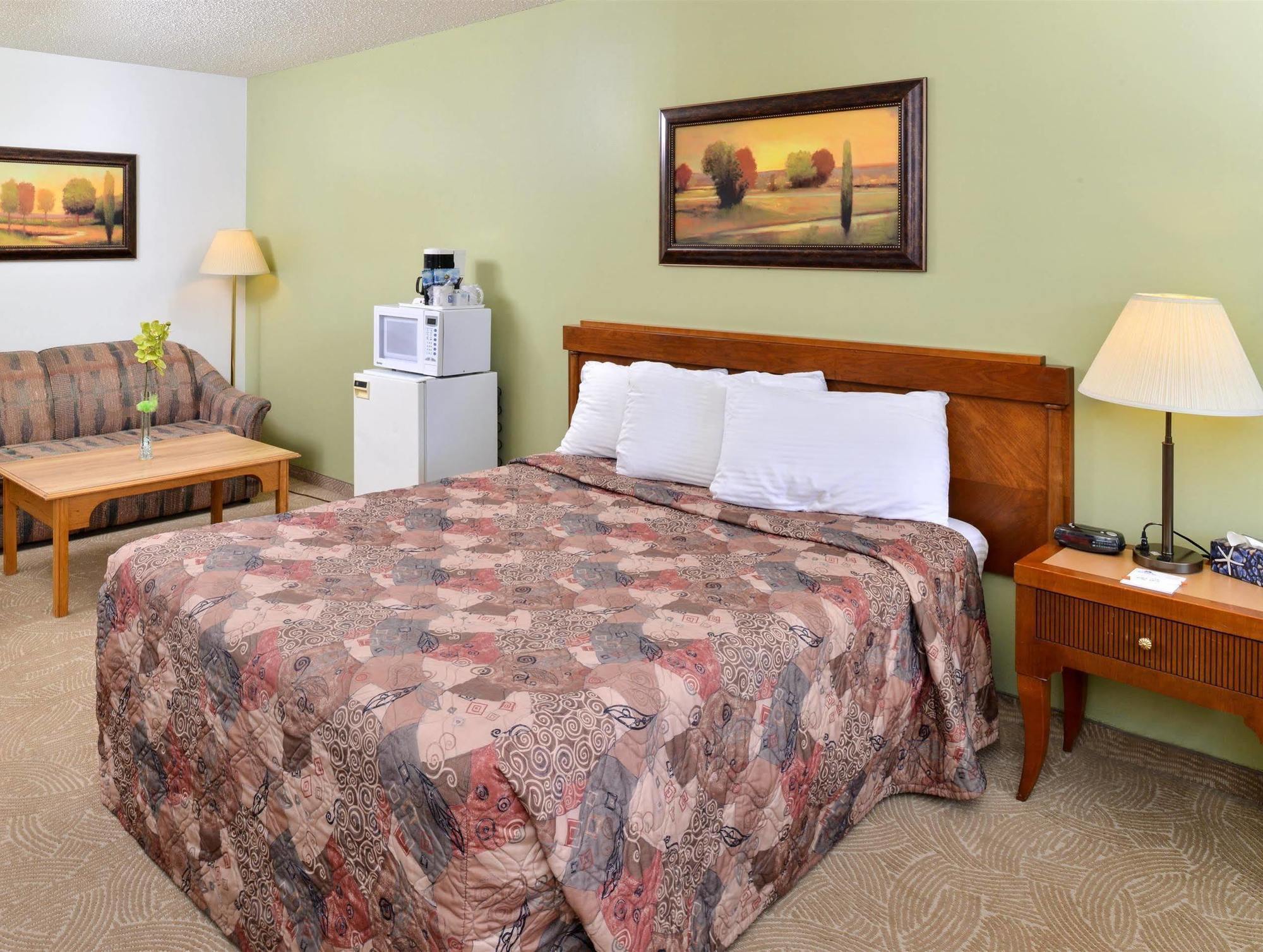 Canadas Best Value Inn Whitecourt Dış mekan fotoğraf
